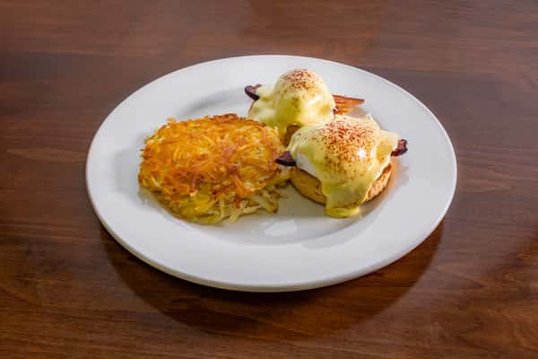 egg benedict with hashbrowns